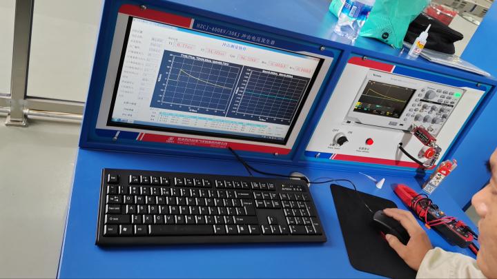 冲击电压发生器