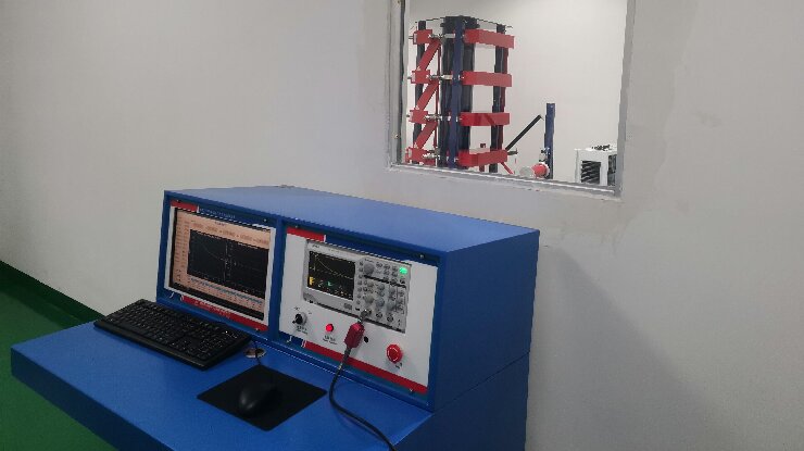 冲击电压发生器